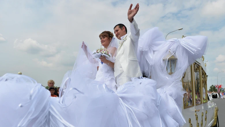 Свадебное шествие пар и творческих коллективов СФО с театрализованным представлением «Помолвка» и торжественная церемония бракосочетания