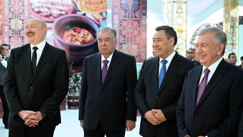Leaders attending the CIS summit visit the National Centre RUSSIA cultural space at festival in Turkmenistan