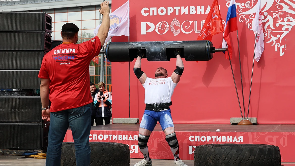 Русские богатыри на выставке: сильнейшие атлеты страны установили зрелищные рекорды