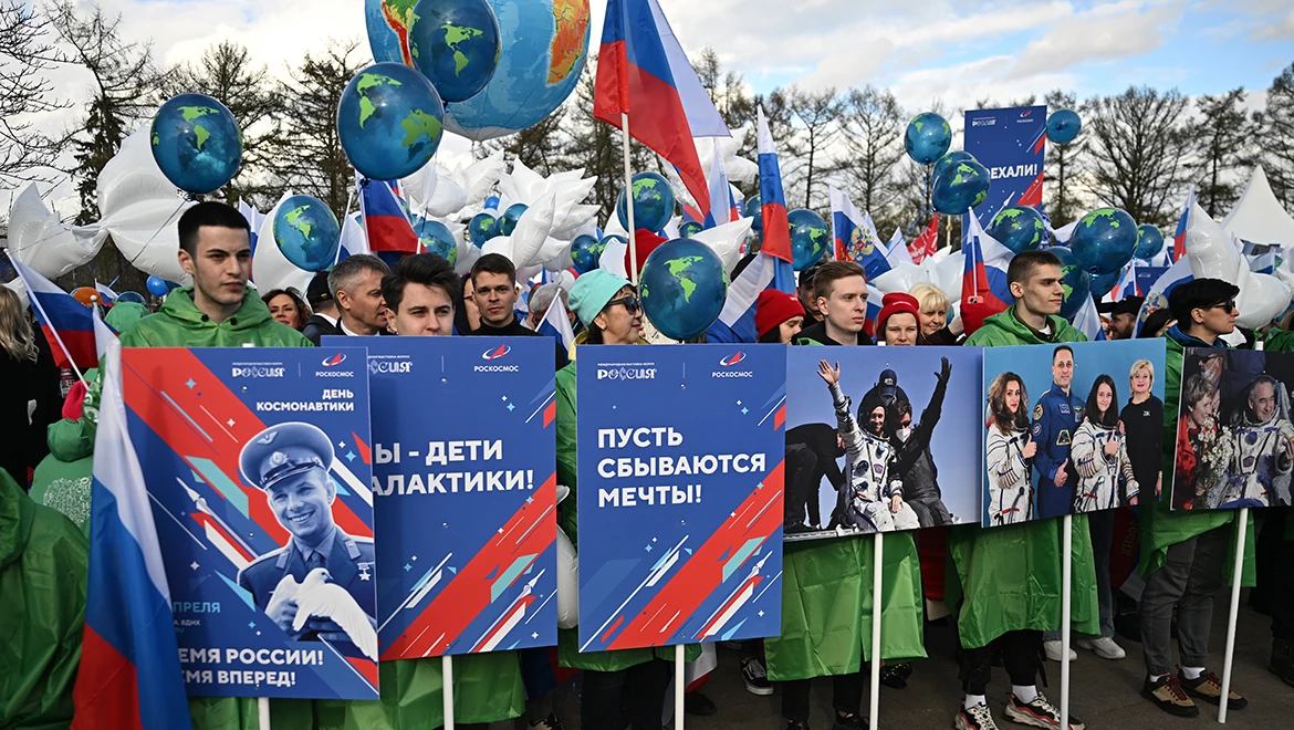 Грандиозное шествие с космонавтами и звёздный концерт: на выставке "Россия" встретили День космонавтики