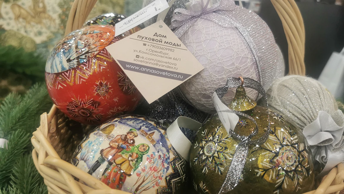 Запасаемся подарками: новогодний базар заработал на выставке "Россия"