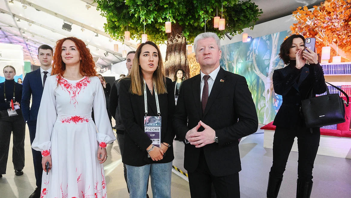 Министр культуры Республики Беларусь посетил выставку "Россия"