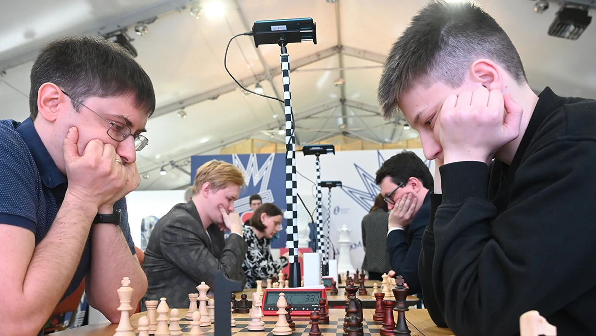 Блиц-матч по шахматам провели на выставке "Россия"