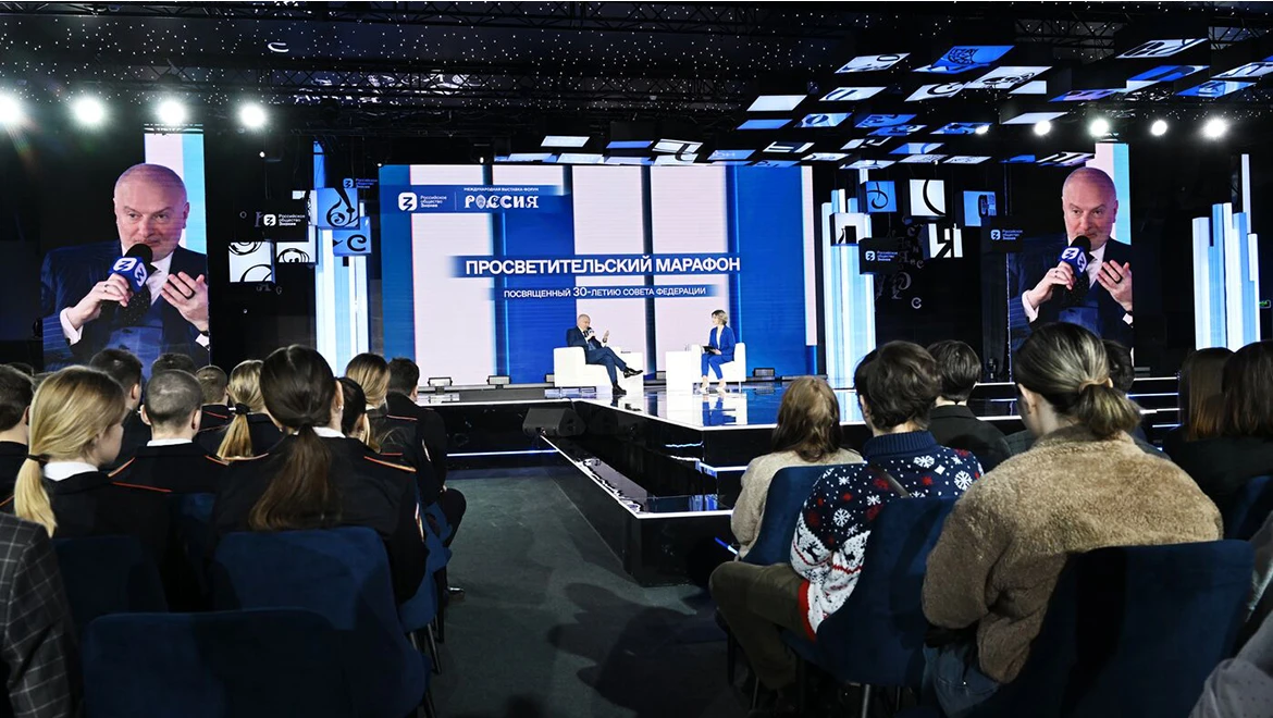 Чувство гордости за свою страну: 30-летие Конституции на выставке "Россия"