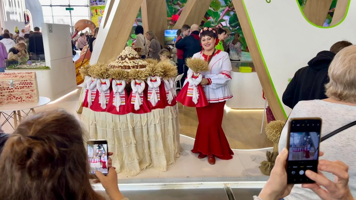 Край хлеба и сахара: Добринский район презентовали на выставке "Россия"