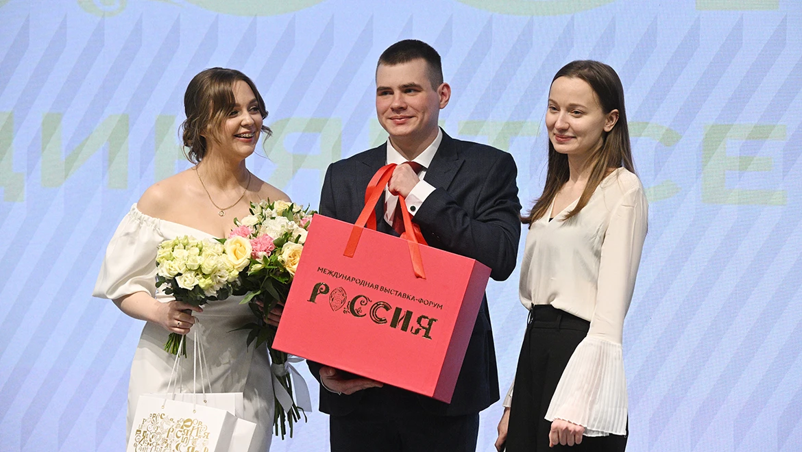 «#МЫВМЕСТЕ можем больше»: новая семья родилась на выставке "Россия"