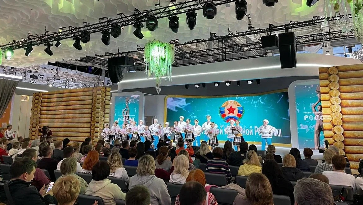 A concert in honor of the 10th anniversary of the establishment of the LPR was held at the Exposition