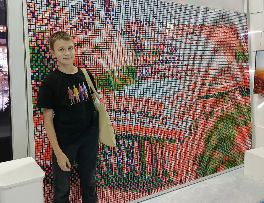 Картина из двух тысяч кубиков Рубика украсила стенд региона на выставке-форуме "Россия"