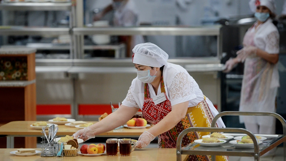 The People's Front and the Russian Ministry of Education will strengthen control over the quality of hot meals at schools