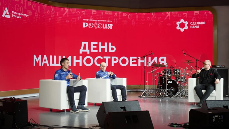 Встреча с чемпионами супермарафона «Дакар»: пилоты команды «КАМАЗ-мастер» на выставке "Россия"
