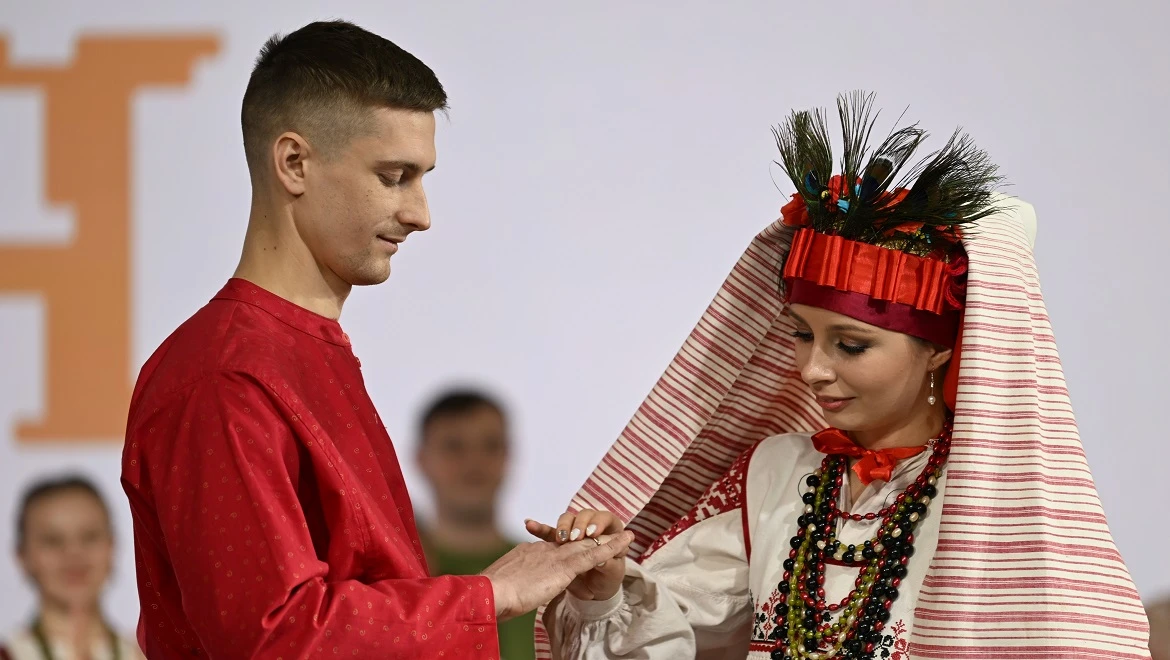 Птица счастья и обряд очищения: тульская свадьба на выставке "Россия"