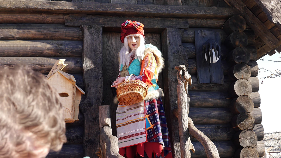 Приключения в «Зимнем Лукоморье»: Баба-яга и сундук Кощея на выставке "Россия"