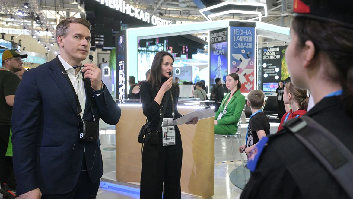 Director General of Russian Post Mikhail Volkov gave young people an author's tour of the RUSSIA EXPO