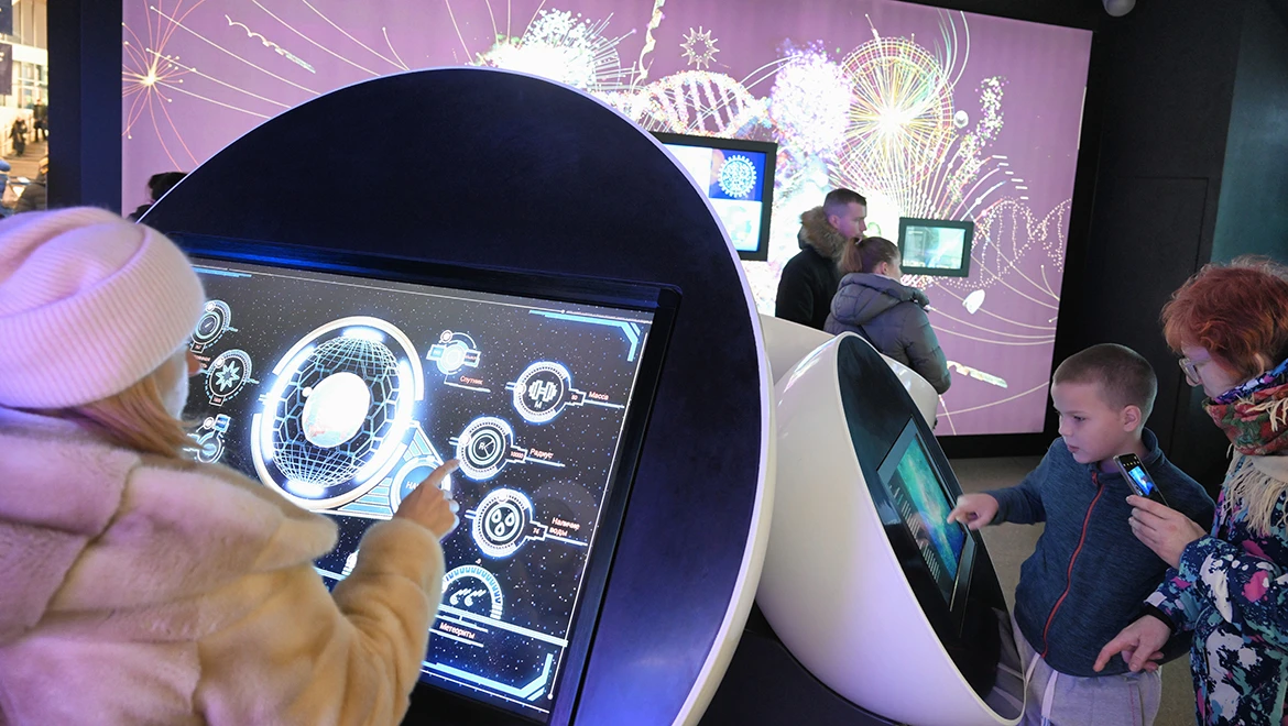 Отправиться в будущее и разгадать загадки Вселенной: технологичные экспозиции на выставке "Россия"