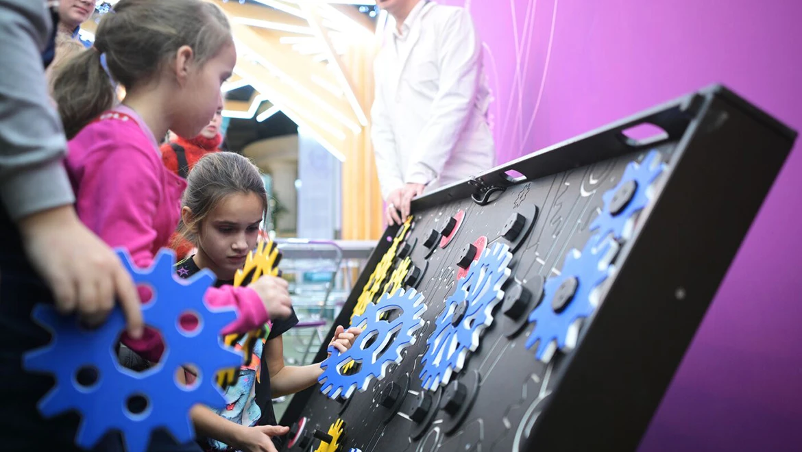 Наука языком стендапа: фестиваль науки для детей стартовал на выставке "Россия"