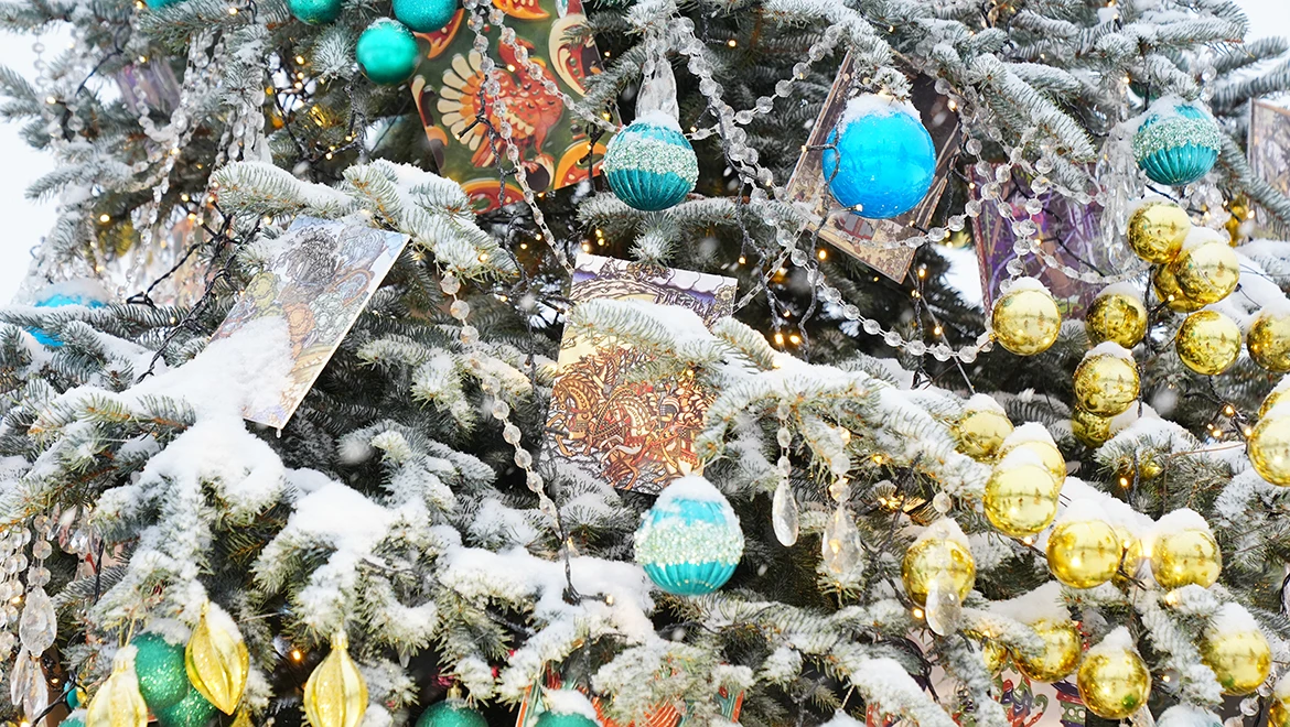 Christmas tree of the Vladimir region: Unique crafts from different parts of the region on one tree
