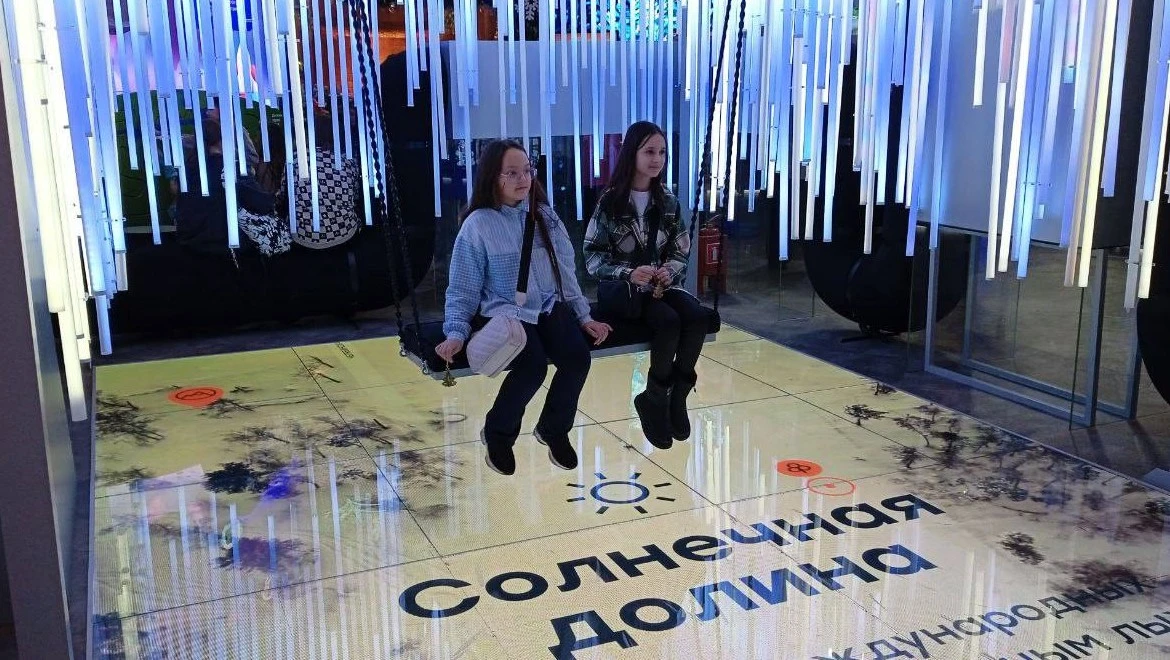 Стенд Челябинской области на выставке "Россия" украсили к Новому году