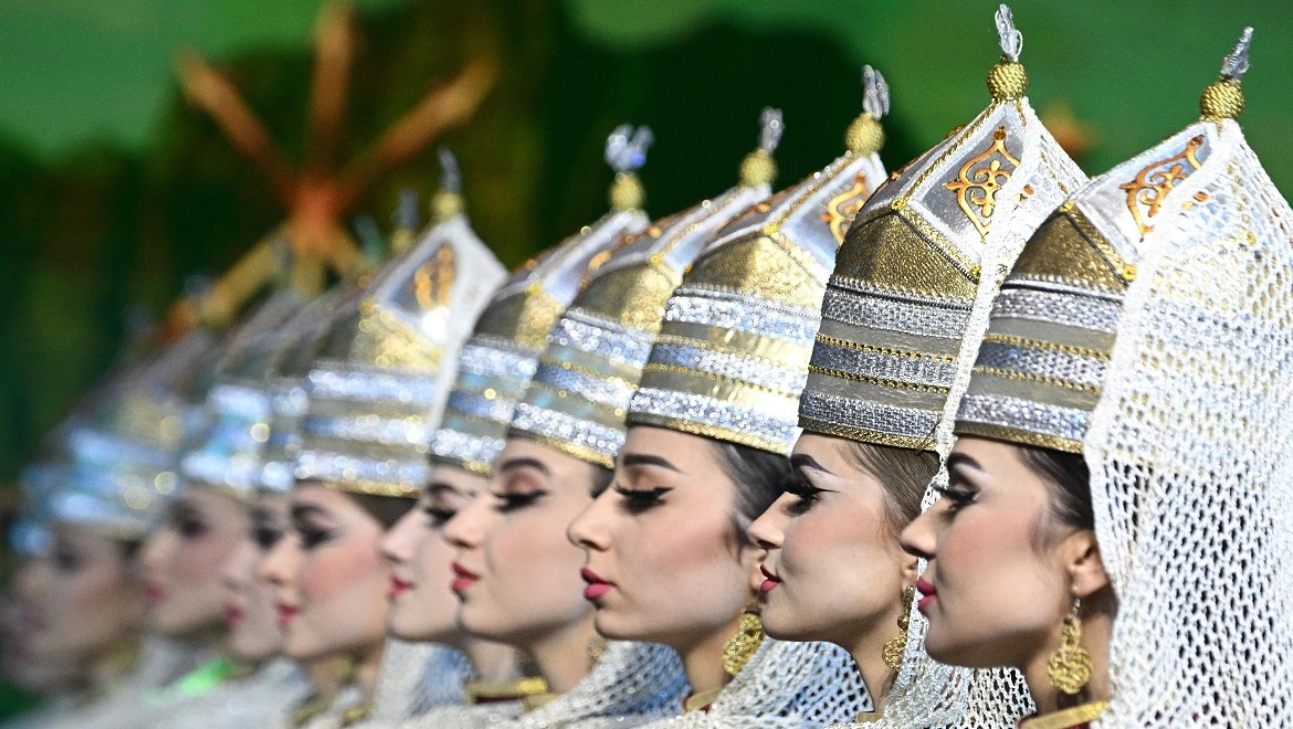Золотое шитьё и танец удж: Республика Адыгея на выставке "Россия"