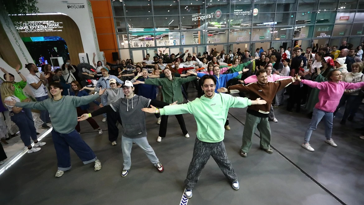 Hundreds of RUSSIA EXPO guests participated in a mass dance flash mob