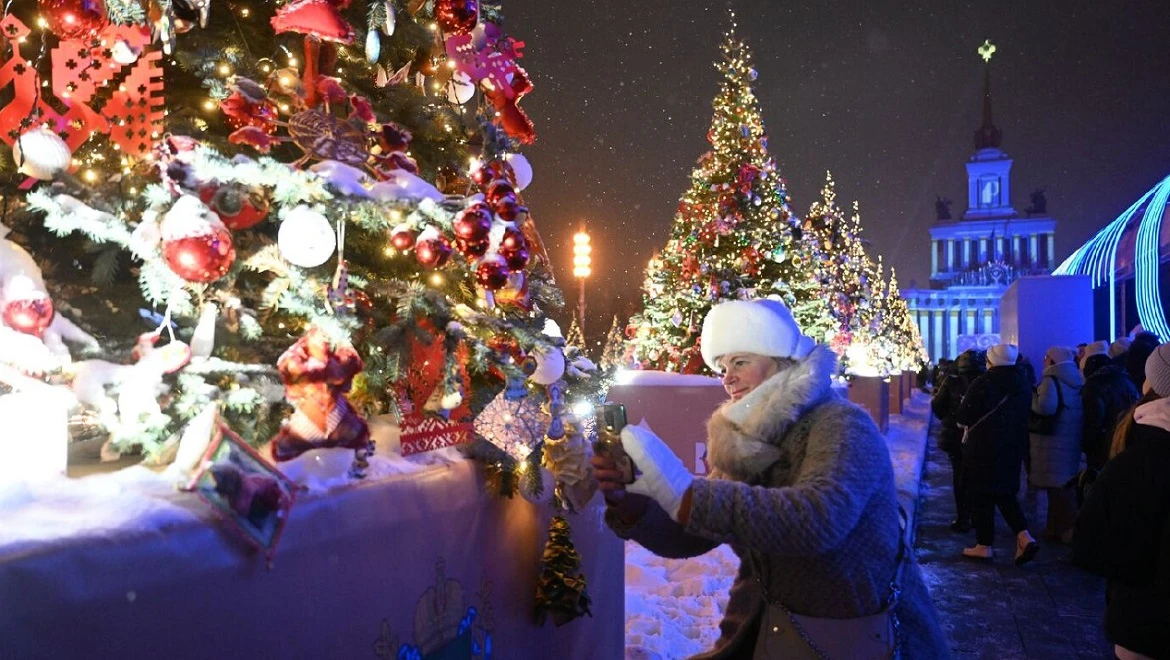 Фестивали, ярмарки и ледовое шоу — праздничные дни на выставке "Россия"