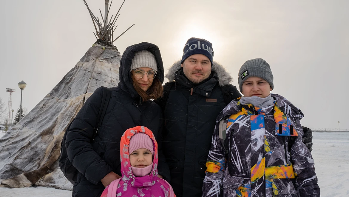 Шестимиллионный гость выставки "Россия" с семьёй посетил главный праздник народов Севера на Ямале