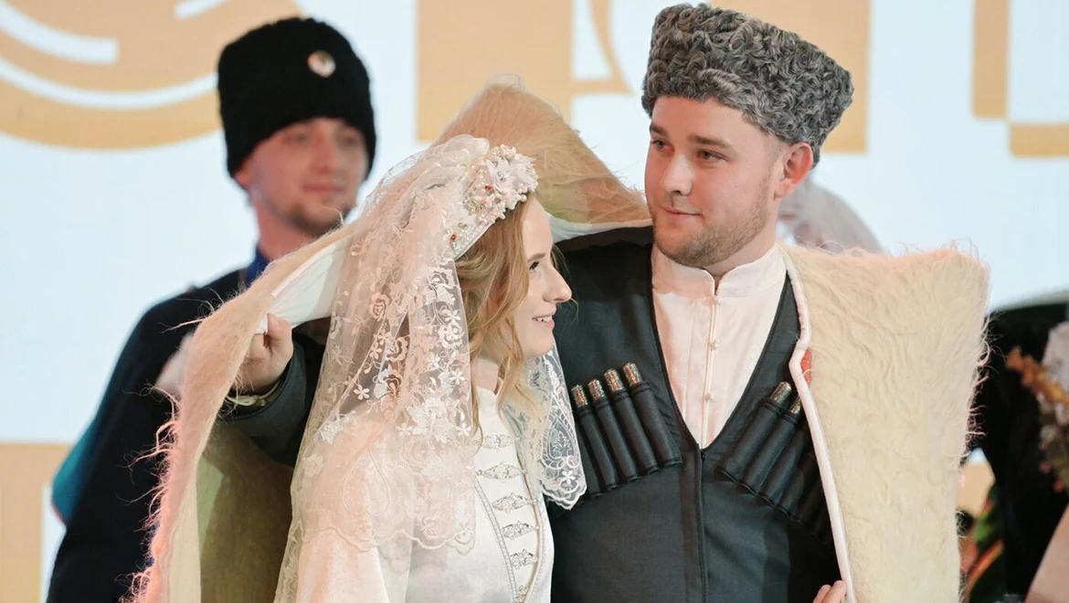«Любо!» — свадьба по старинным казачьим обычаям прошла на выставке "Россия"