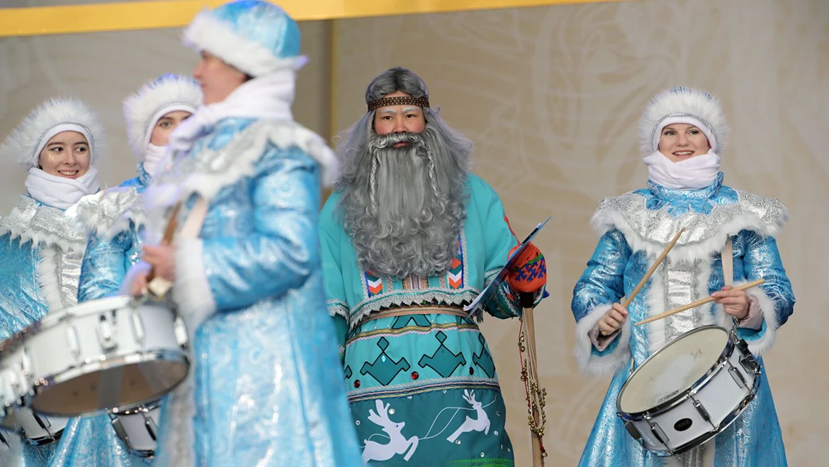 Дед Мороз из ЯНАО пересёк Северный полярный круг, чтобы попасть на выставку "Россия"