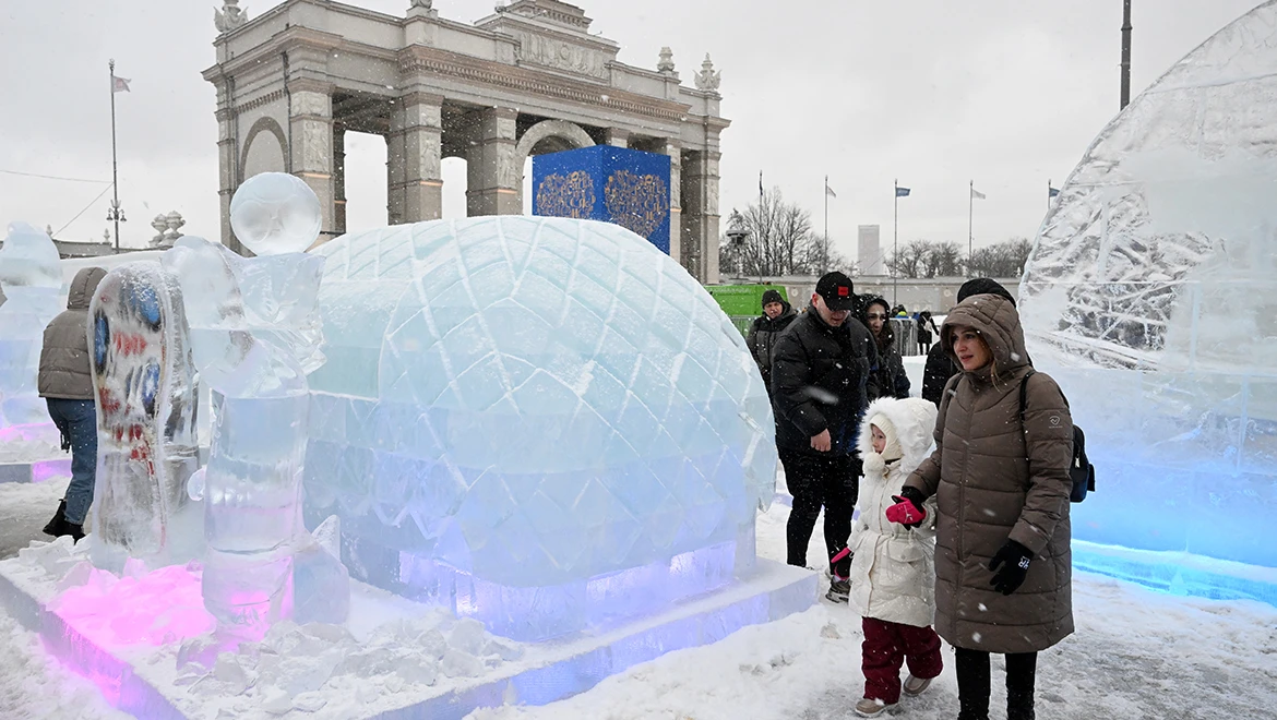 Ускользающая красота: фестиваль ледяных скульптур открылся на выставке "Россия"