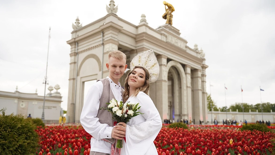 Пермская пара заключила брак на первом Всероссийском свадебном фестивале на выставке "Россия"