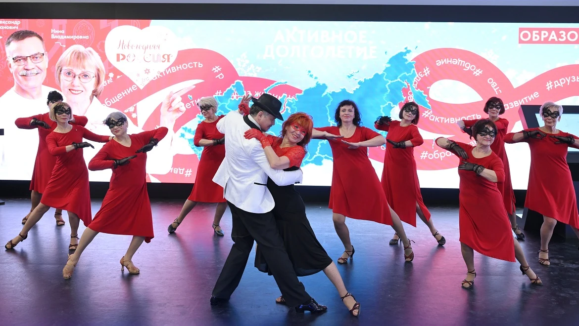 Яркая церемония бракосочетания, угощения и достижения: День Курской области на выставке "Россия"