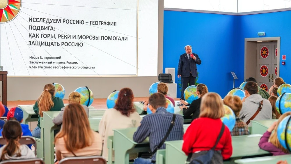 Geography of heroic feats: guests of the National Centre RUSSIA learned how people, maps and nature protect the country