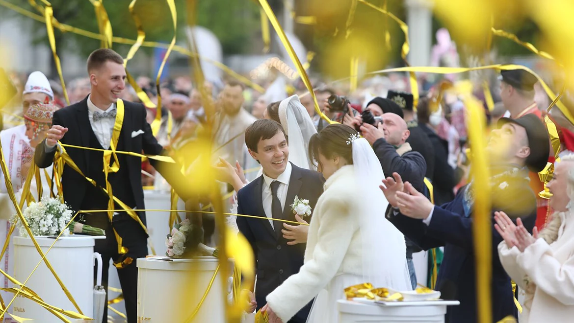 The largest mass wedding ceremony took place at the RUSSIA EXPO