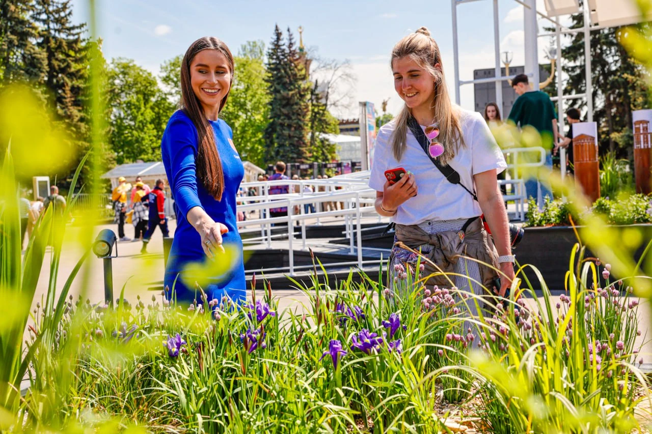 На фестивале «Будущее в цветах» выставки "Россия" открылся цветник Московской области