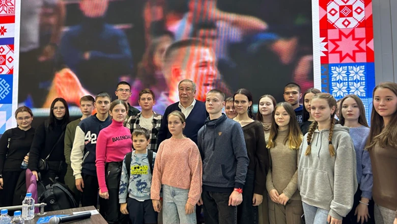 Легендарный спортсмен Шамиль Тарпищев ответил на вопросы школьников на выставке "Россия"