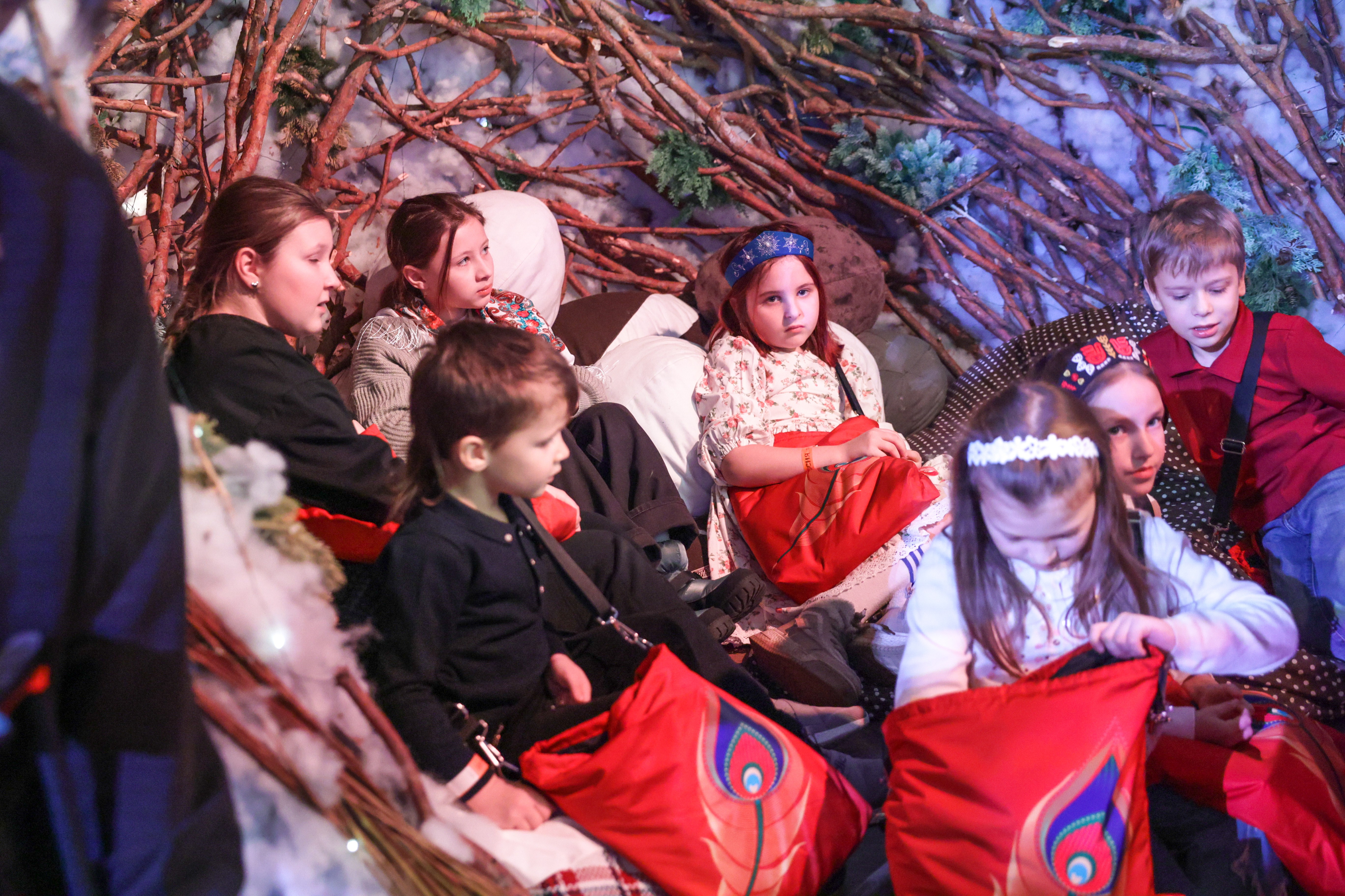 Theatrical carolling 