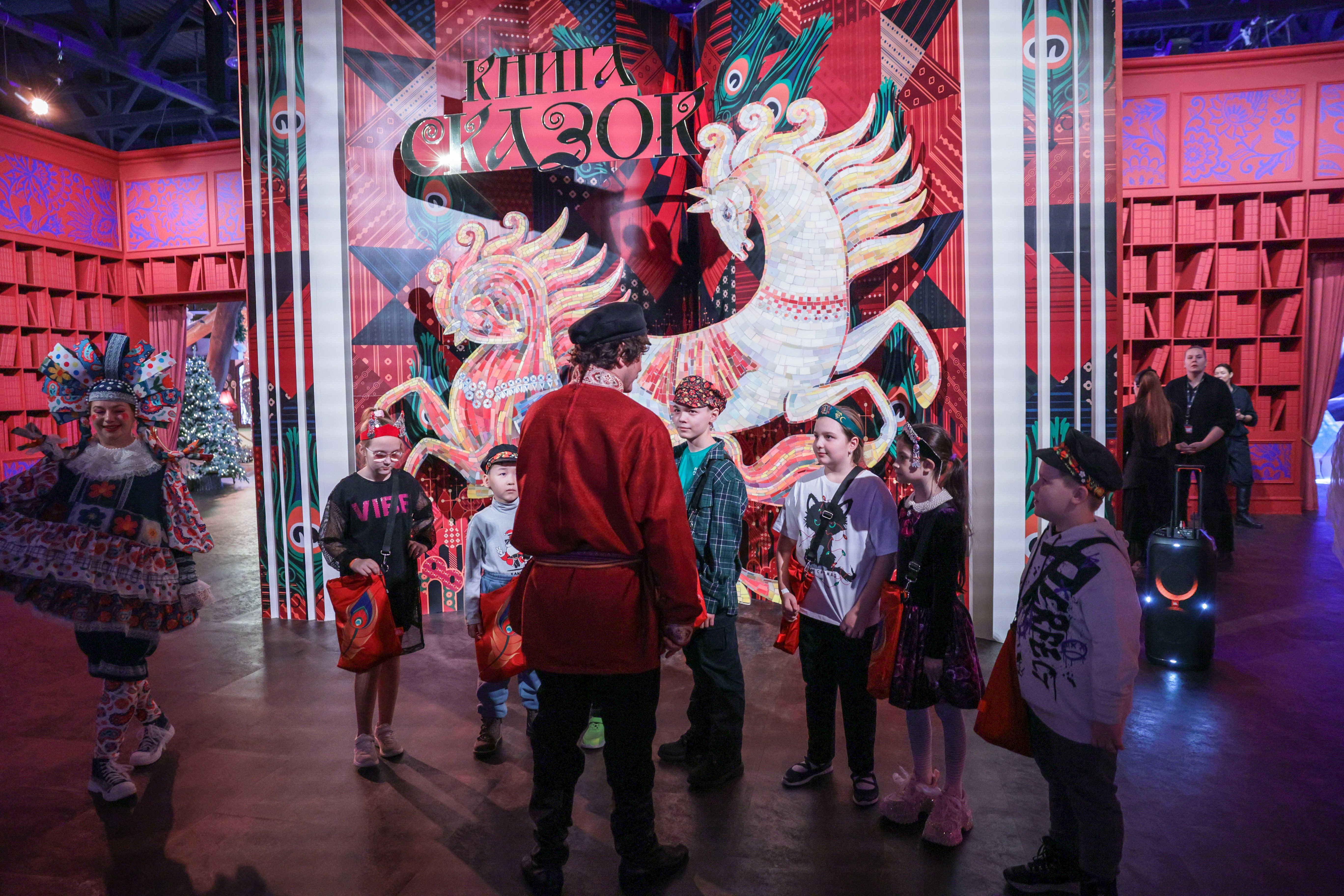 Theatrical carolling 