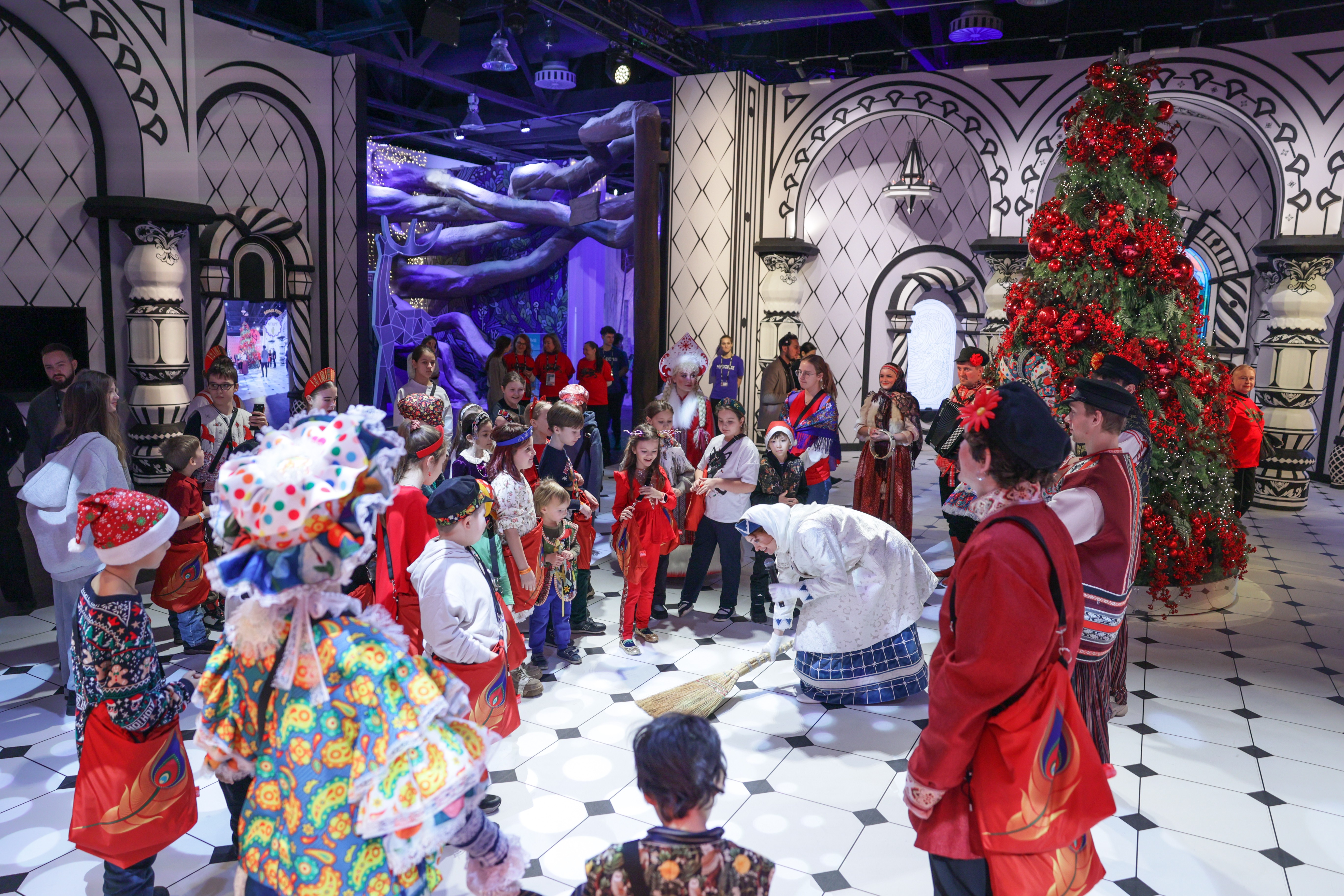 Theatrical carolling 