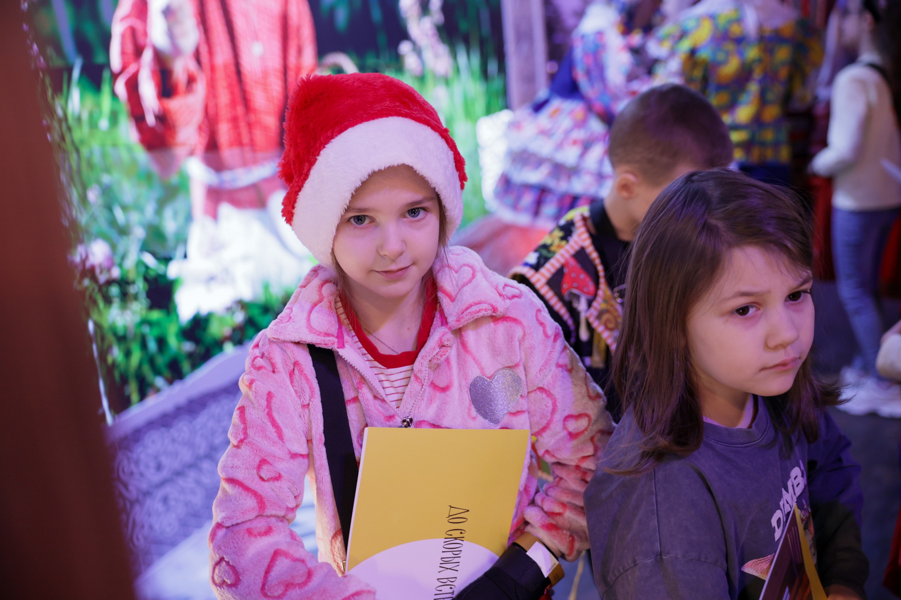 Theatrical carolling 