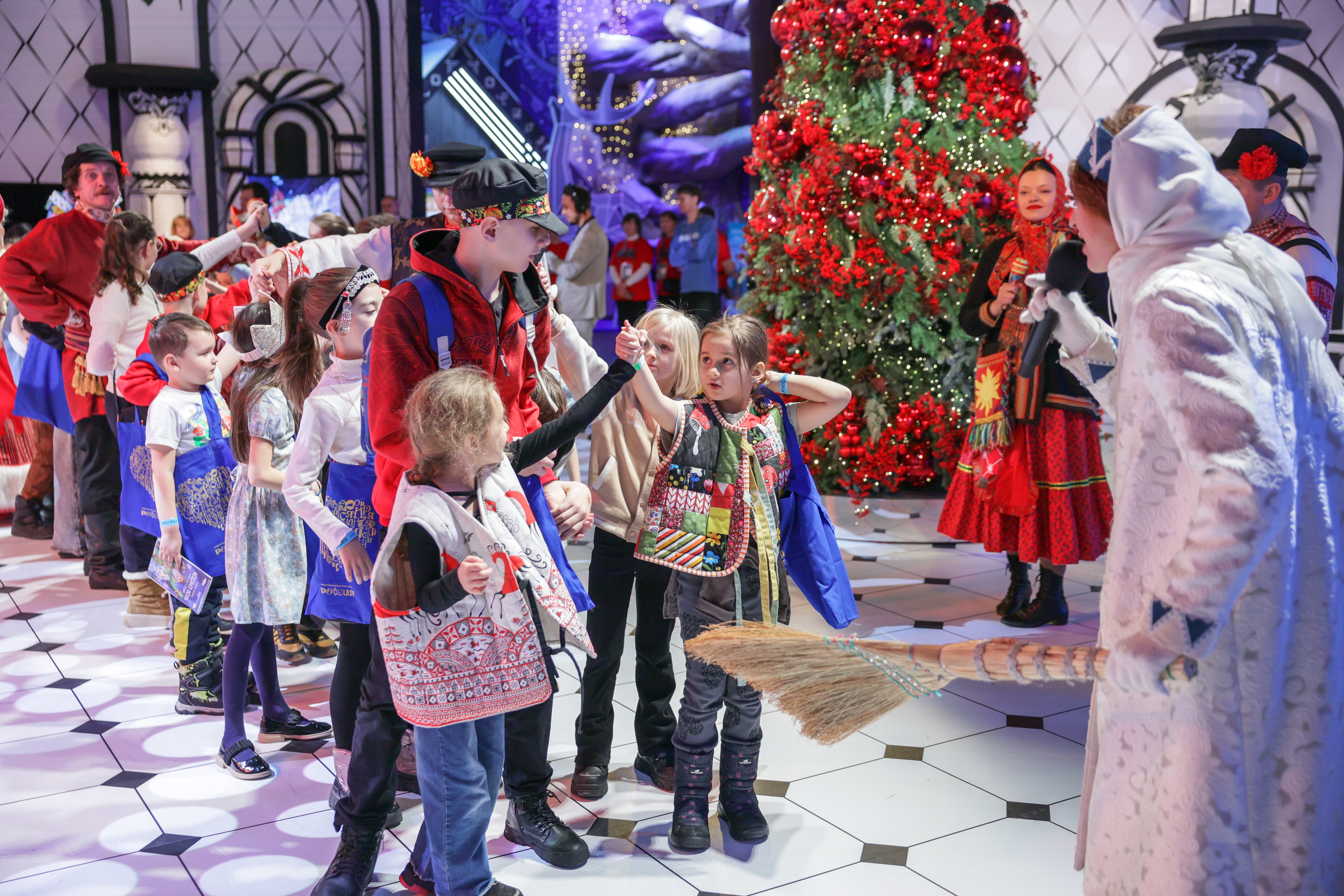 Theatrical carolling 