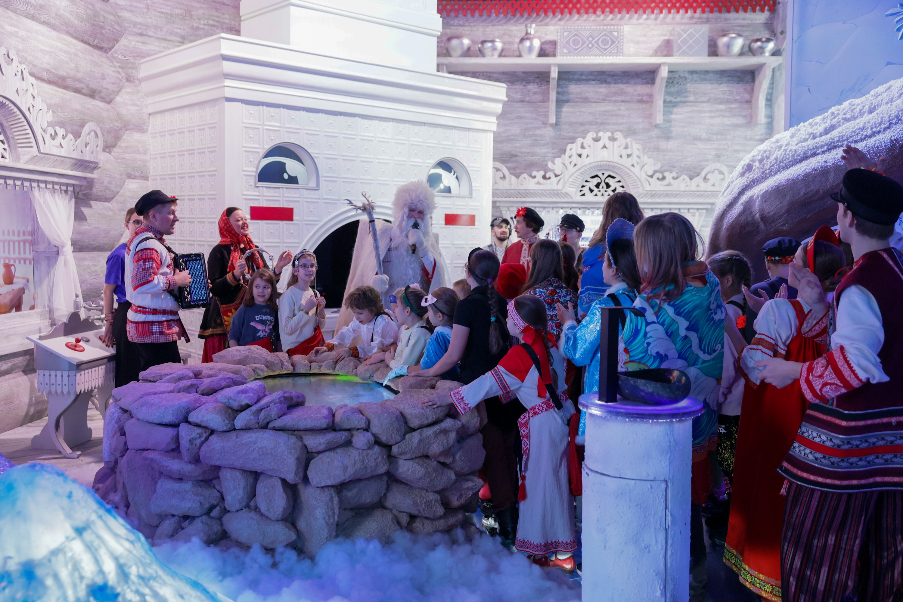 Theatrical carolling 