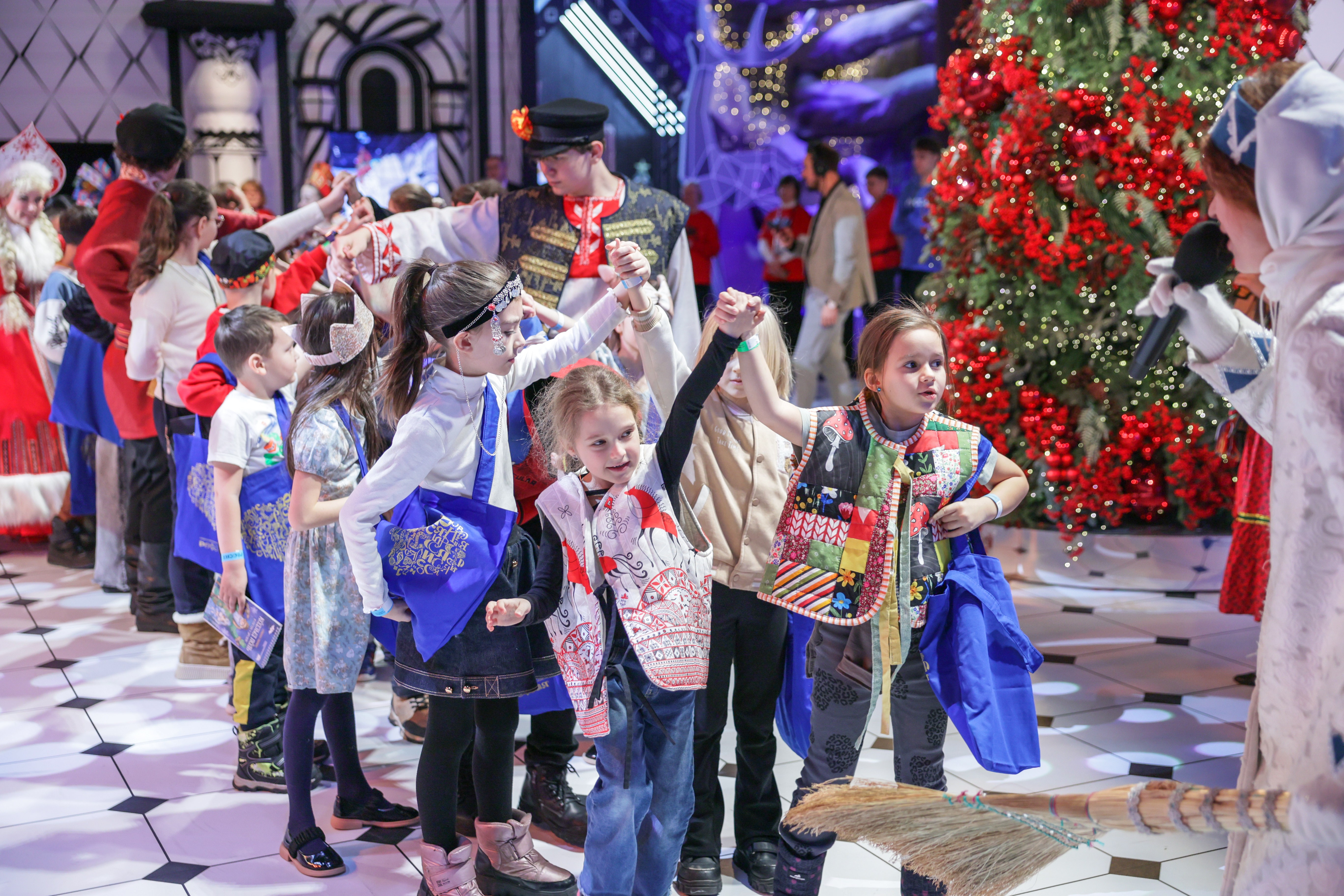 Theatrical carolling 