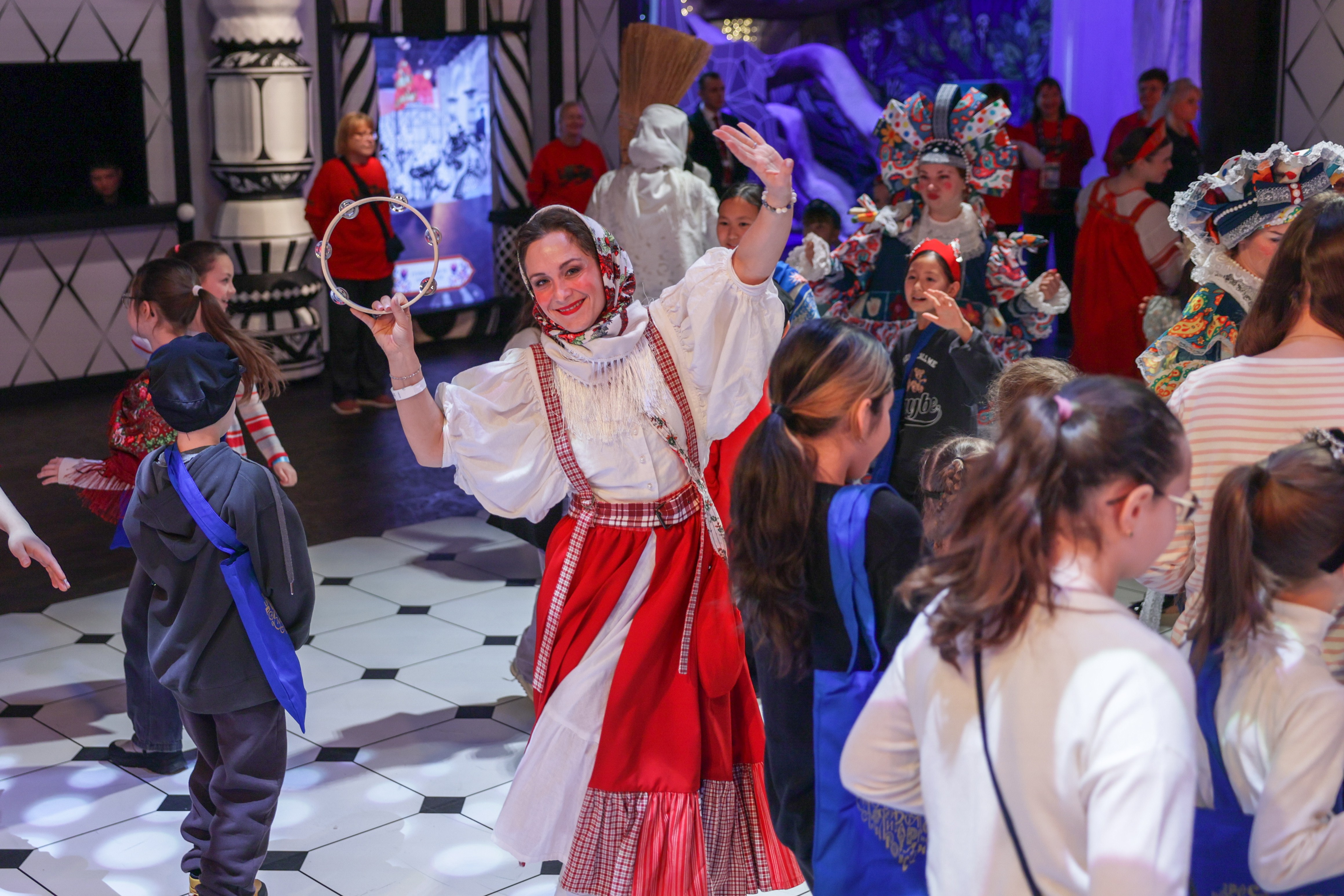 Theatrical carolling 