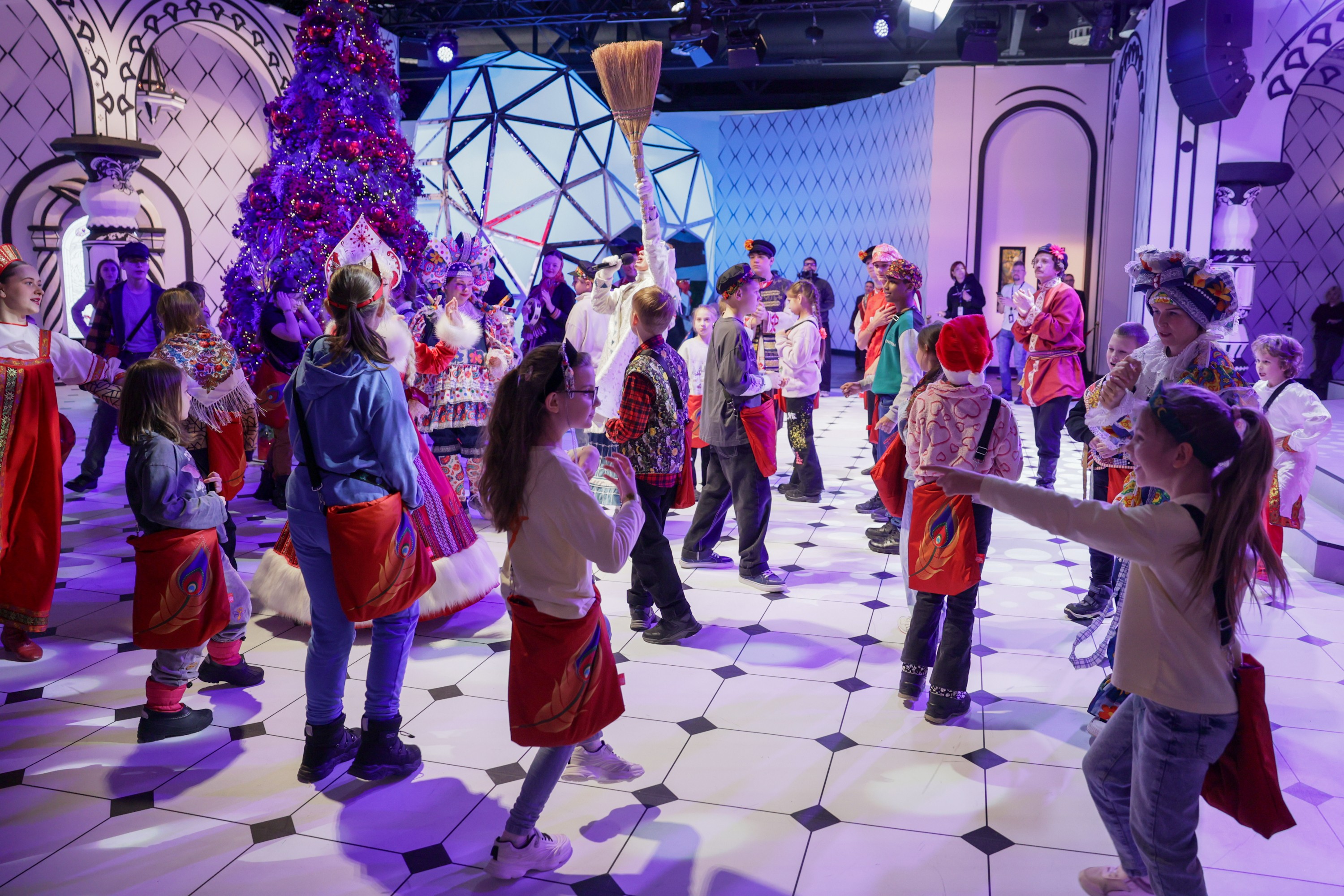 Theatrical carolling 