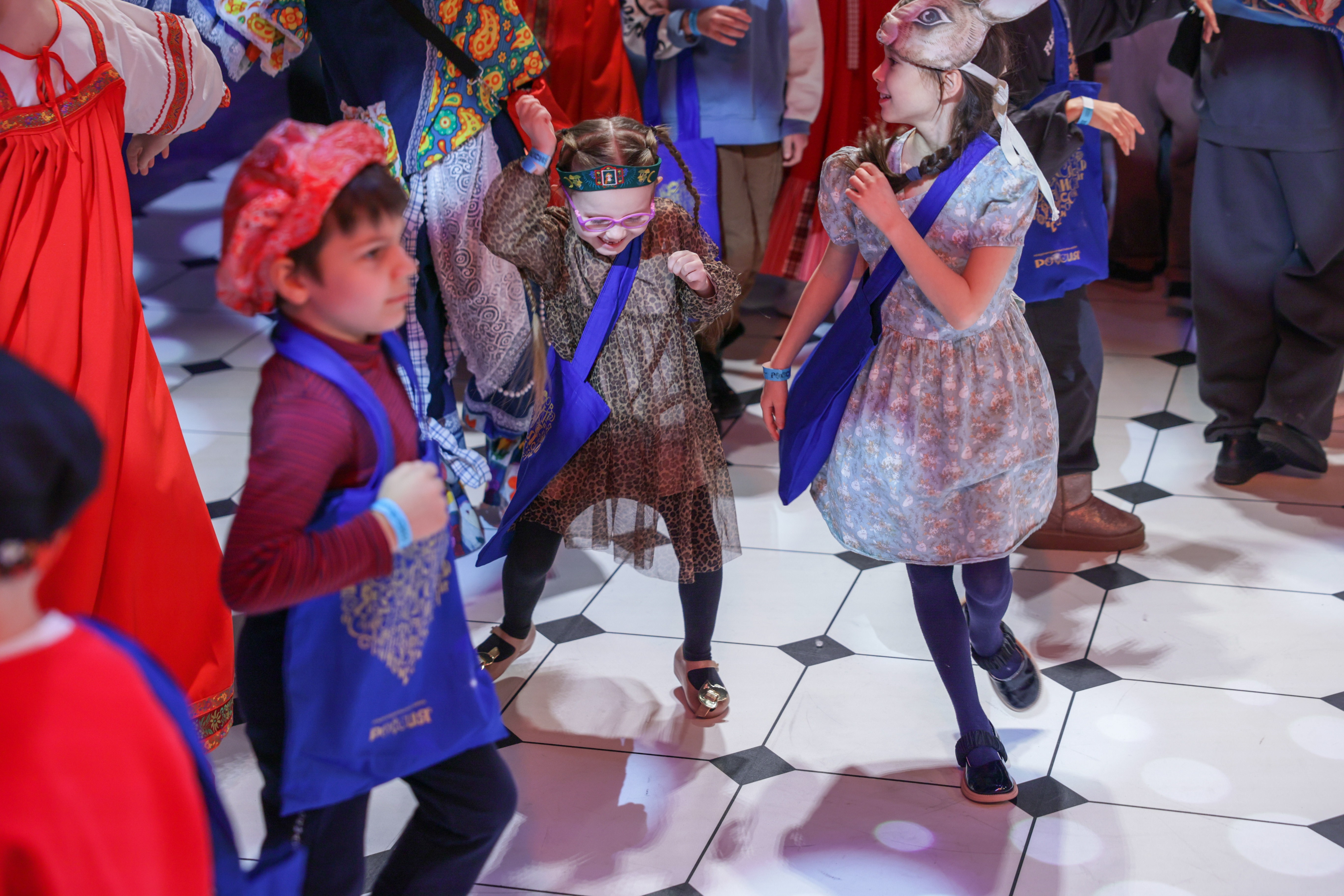 Theatrical carolling 