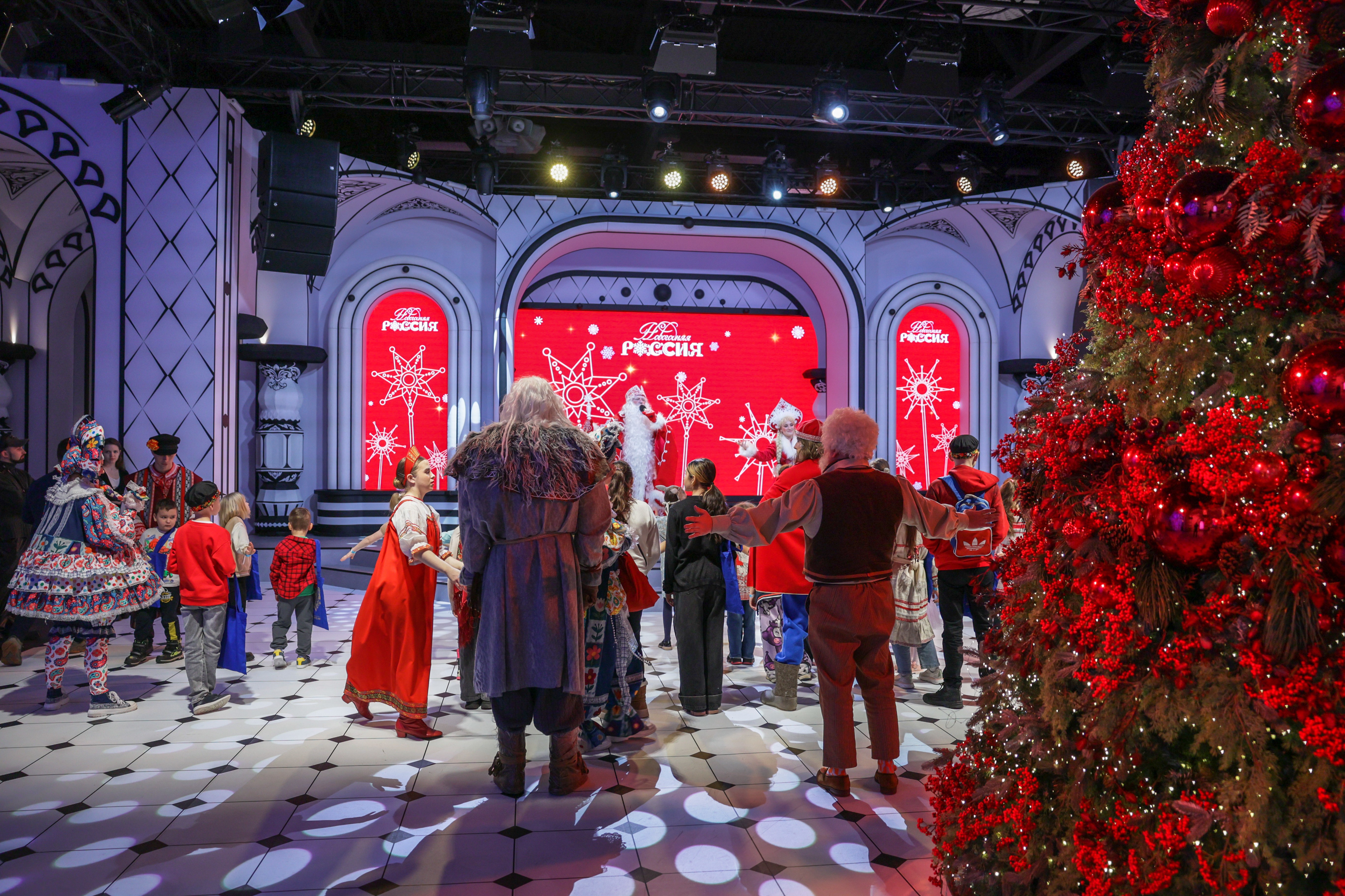 Theatrical carolling 