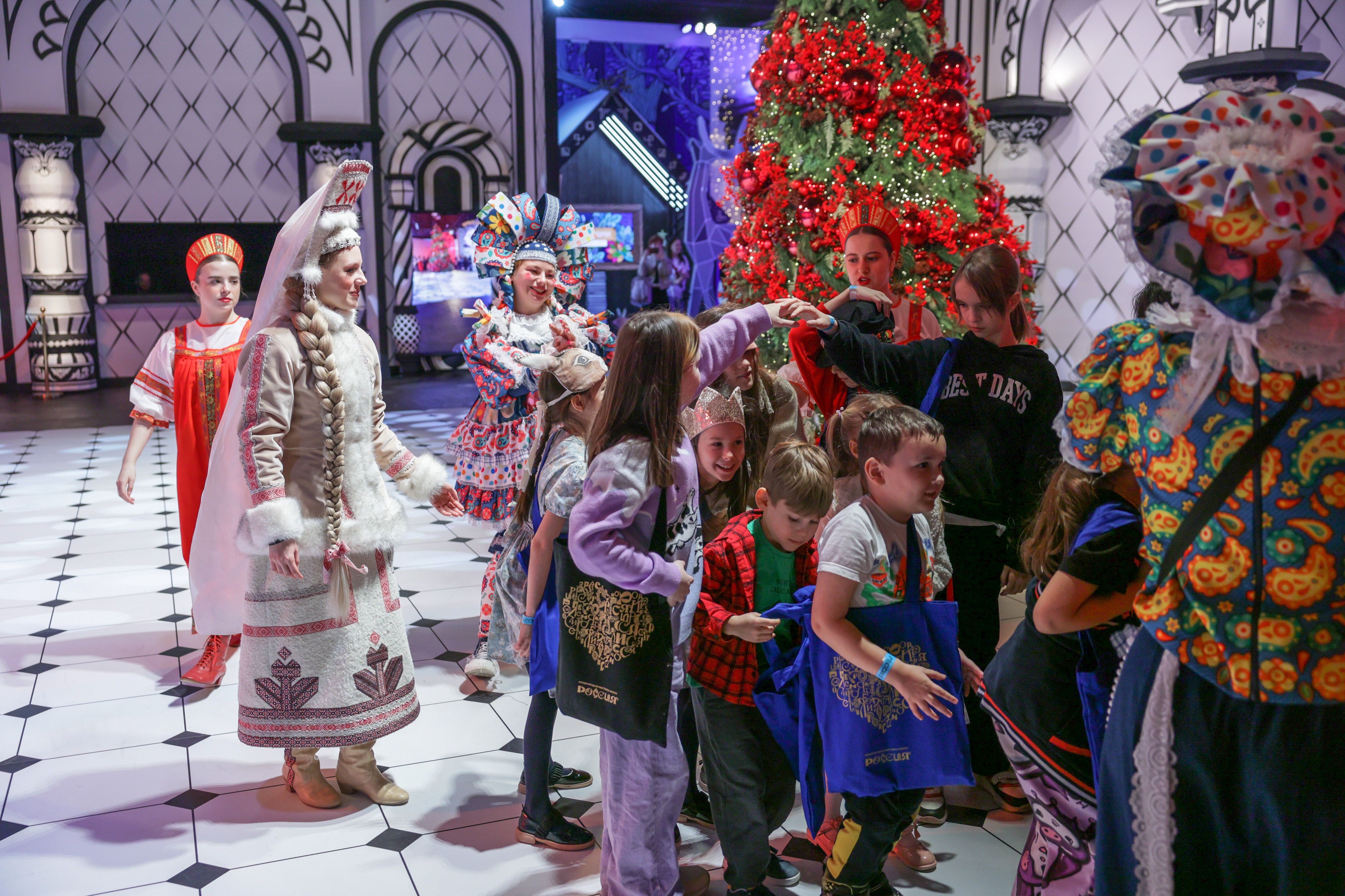 Theatrical carolling 