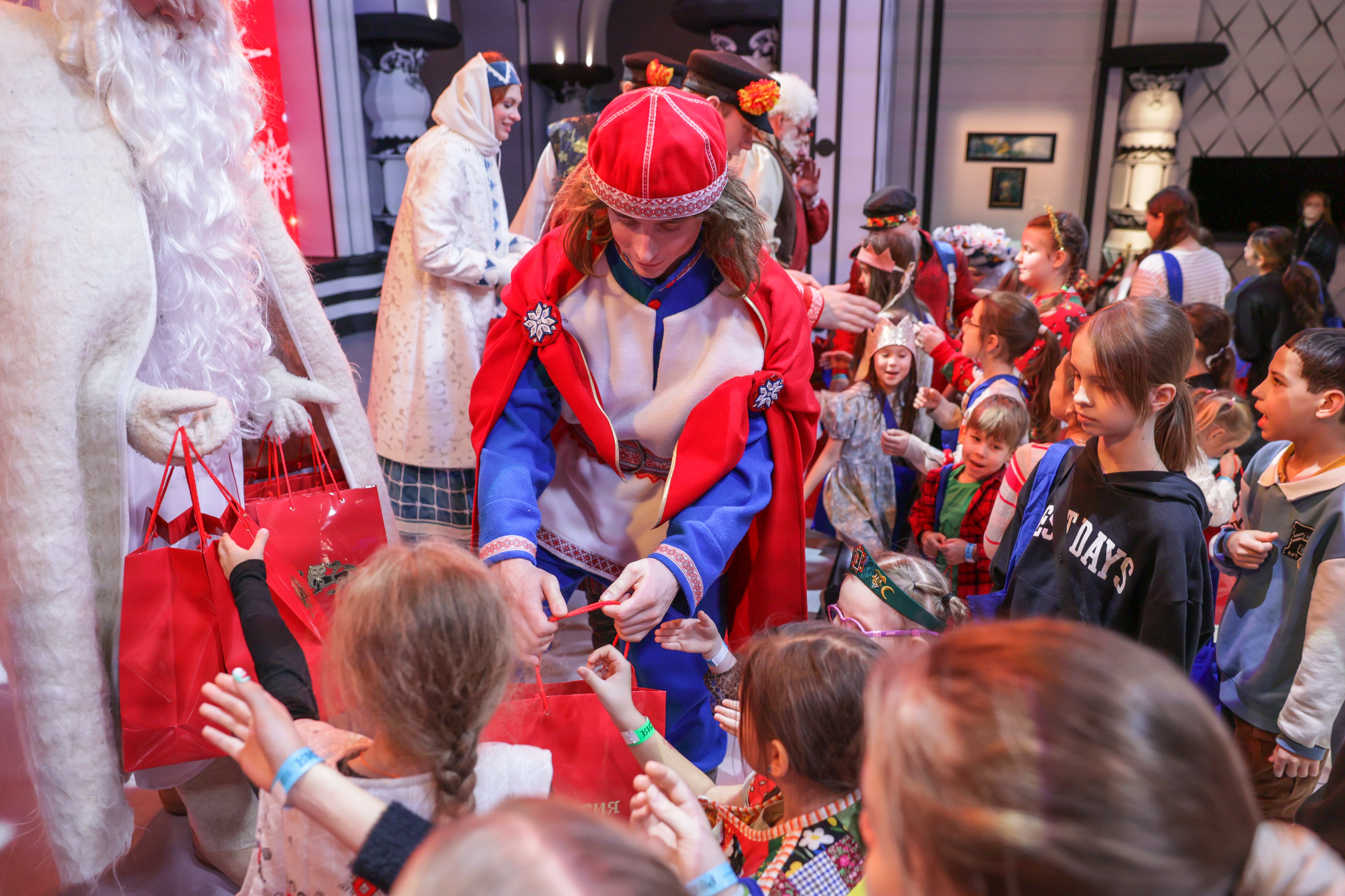 Theatrical carolling 