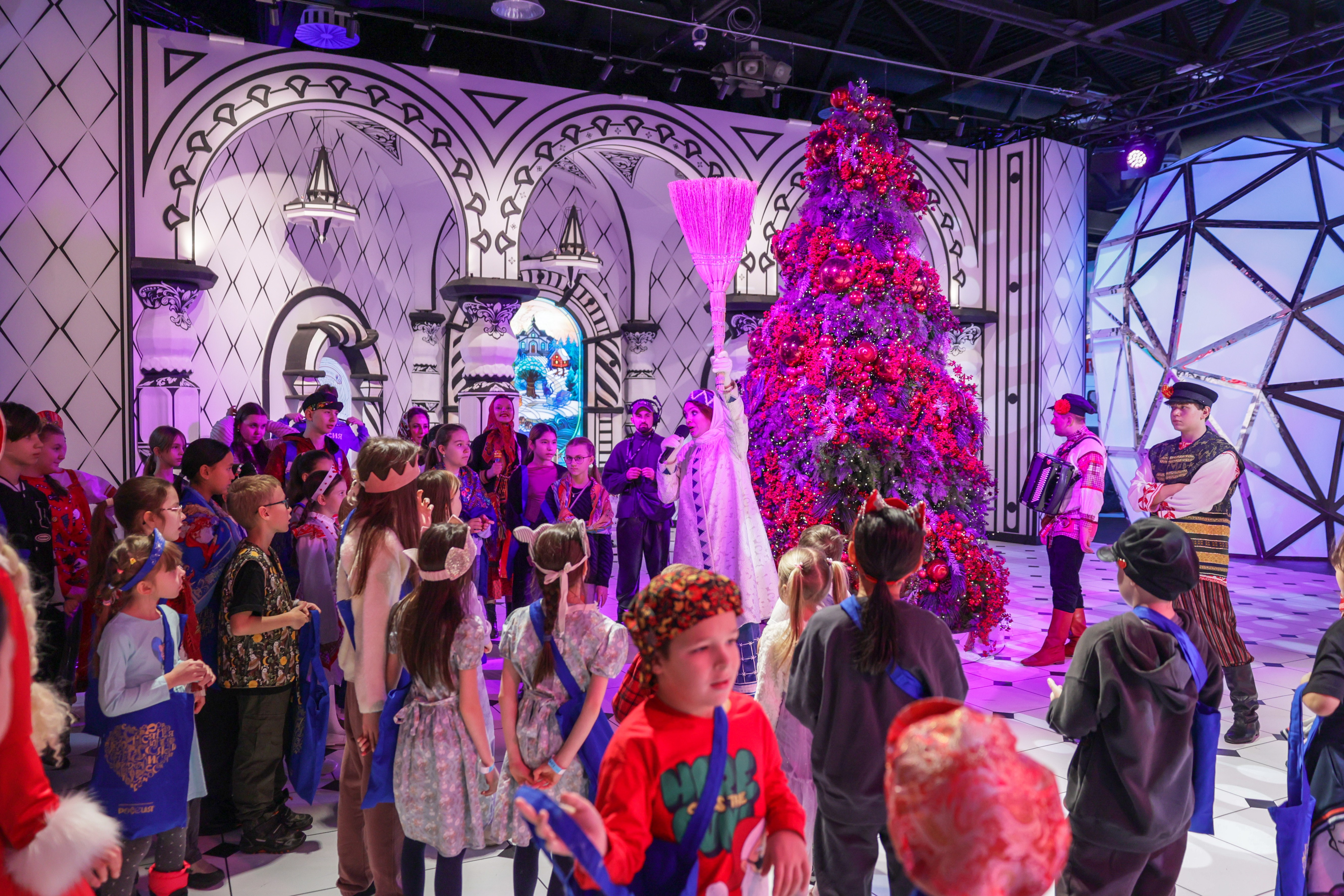 Theatrical carolling 