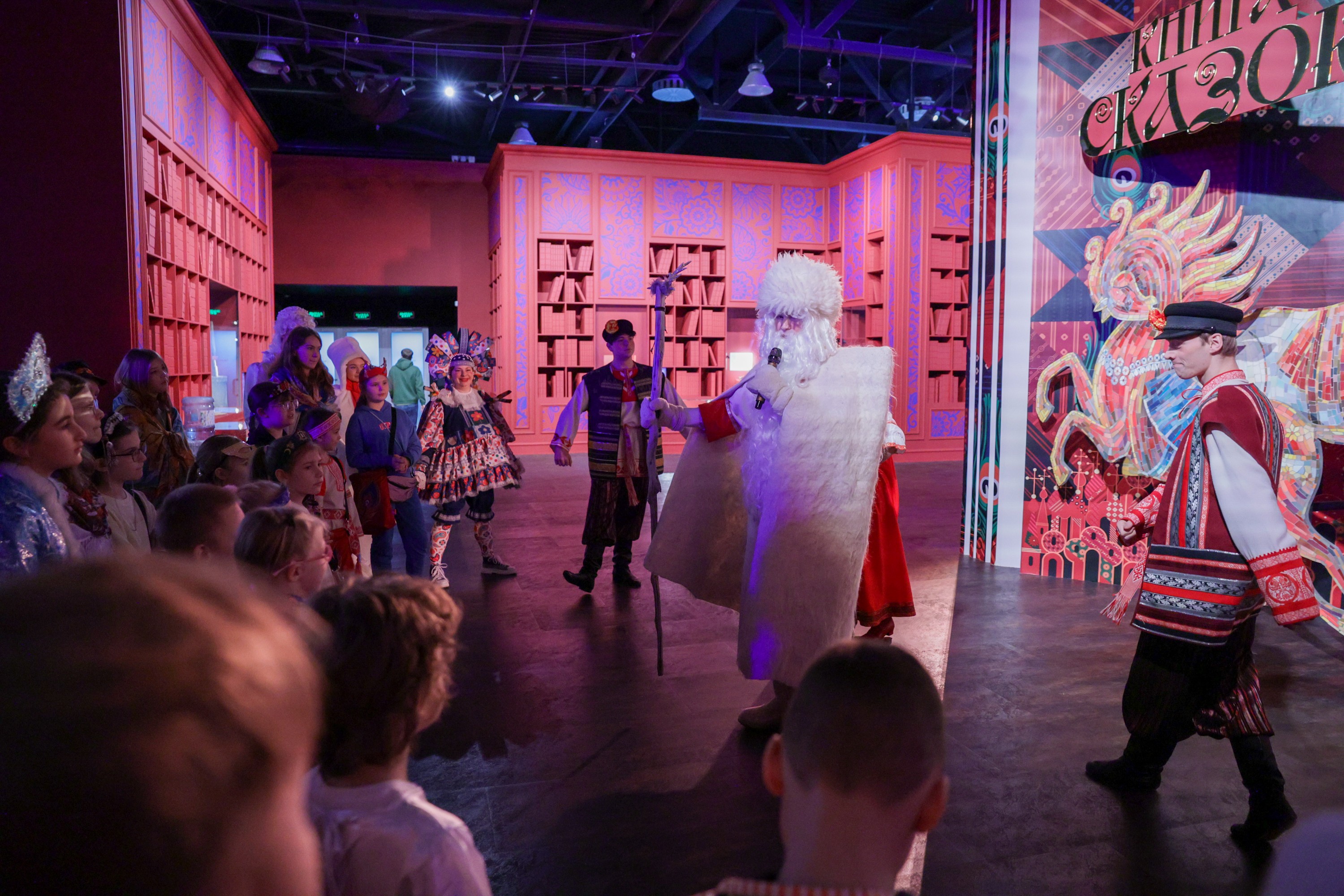 Theatrical carolling 