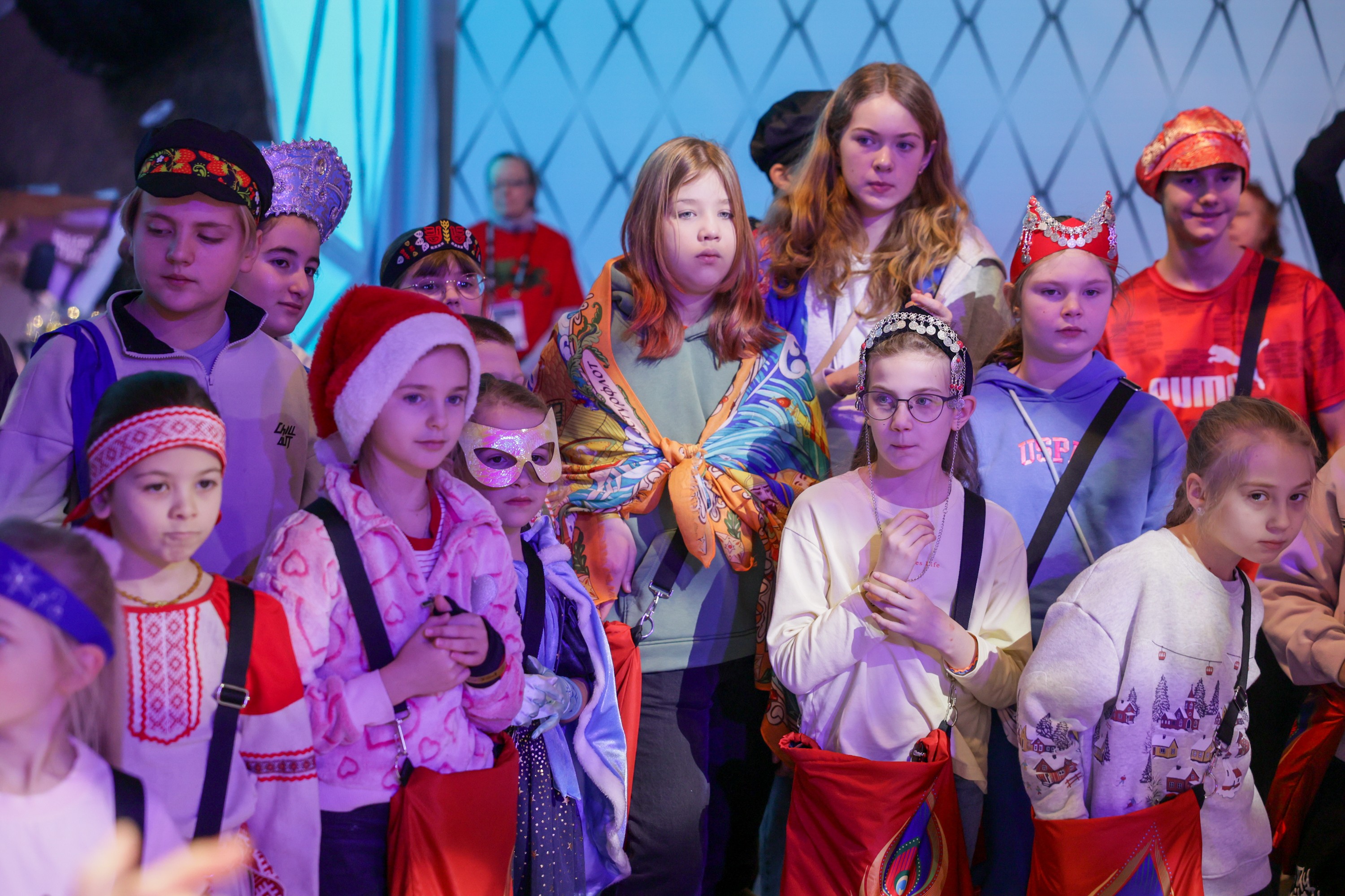 Theatrical carolling 